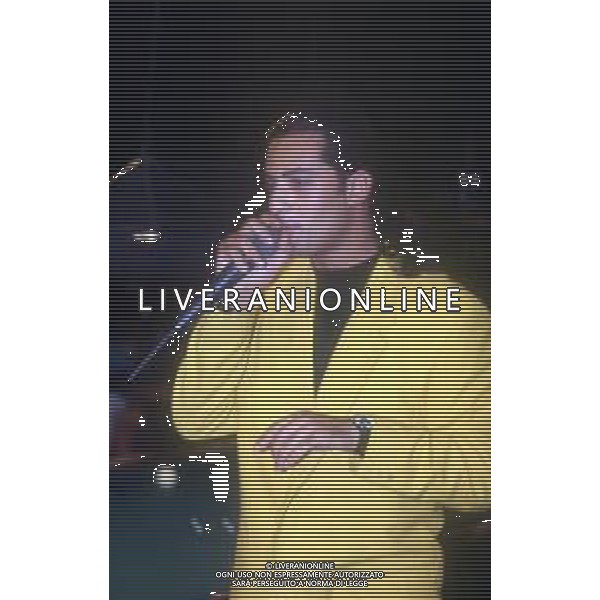 DIAP-RETROSPETTIVA ROSARIO TINDARO FIORELLO SHOWMAN-IMITATORE -COMICO E CANTANTE NELLA FOTO ROSARIO TINDARO FIORELLO NELL\'ANNO 1992 A MILANO AG ALDO LIVERANI SAS 