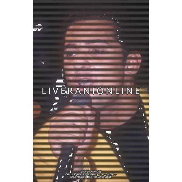DIAP-RETROSPETTIVA ROSARIO TINDARO FIORELLO SHOWMAN-IMITATORE -COMICO E CANTANTE NELLA FOTO ROSARIO TINDARO FIORELLO NELL\'ANNO 1992 A MILANO AG ALDO LIVERANI SAS 