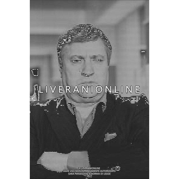 Neg- RETROSPETTIVA MARIO MEROLA CANTANTE NELLA FOTO OSPITE DELLA TRASMISSIONE TELEVISIVA \'GRAND HOTEL\' NELL\'ANNO 1986 AG ALDO LIVERANI SAS