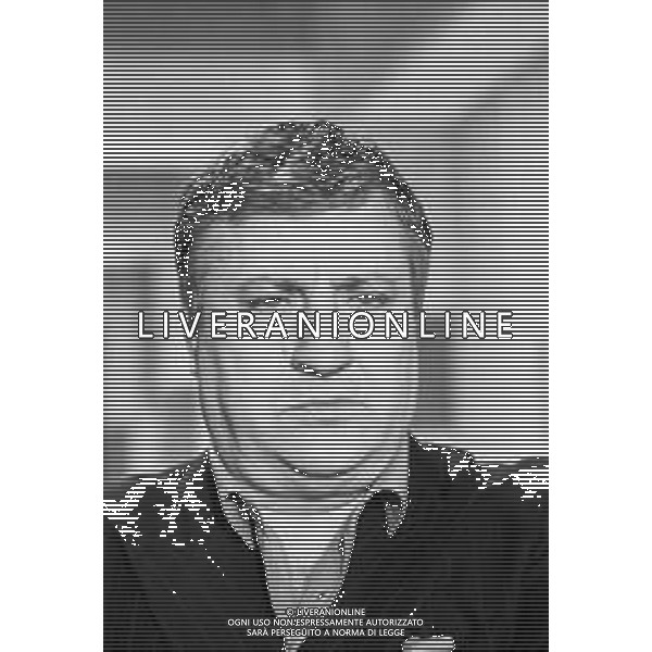 Neg- RETROSPETTIVA MARIO MEROLA CANTANTE NELLA FOTO OSPITE DELLA TRASMISSIONE TELEVISIVA \'GRAND HOTEL\' NELL\'ANNO 1986 AG ALDO LIVERANI SAS