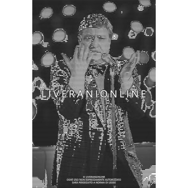 Neg- RETROSPETTIVA MARIO MEROLA CANTANTE NELLA FOTO OSPITE DELLA TRASMISSIONE TELEVISIVA \'R. CARRA\' SHOW\' NELL\'ANNO 1988 AG ALDO LIVERANI SAS