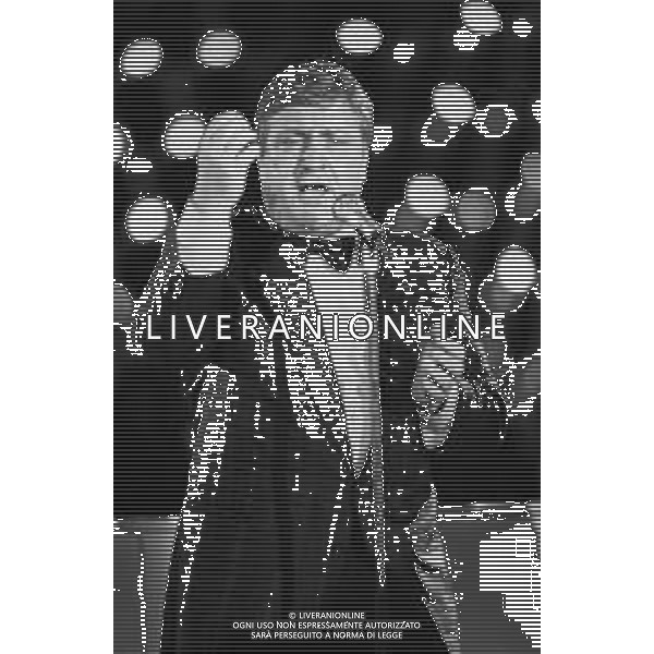 Neg- RETROSPETTIVA MARIO MEROLA CANTANTE NELLA FOTO OSPITE DELLA TRASMISSIONE TELEVISIVA \'R. CARRA\' SHOW\' NELL\'ANNO 1988 AG ALDO LIVERANI SAS