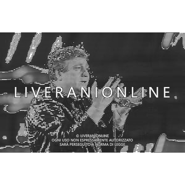 Neg- RETROSPETTIVA MARIO MEROLA CANTANTE NELLA FOTO OSPITE DELLA TRASMISSIONE TELEVISIVA \'R. CARRA\' SHOW\' NELL\'ANNO 1988 AG ALDO LIVERANI SAS