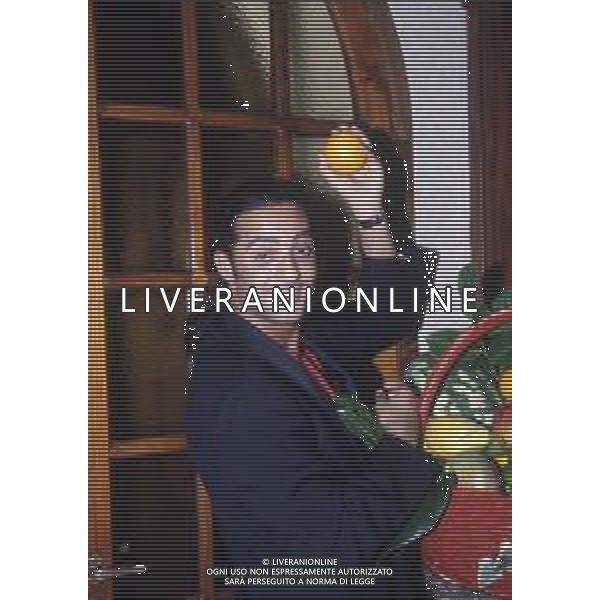 DIAP-RETROSPETTIVA ROSARIO TINDARO FIORELLO SHOWMAN-IMITATORE -COMICO E CANTANTE NELLA FOTO ROSARIO TINDARO FIORELLO NELL\'ANNO 1993 A MILANO  AG ALDO LIVERANI SAS  