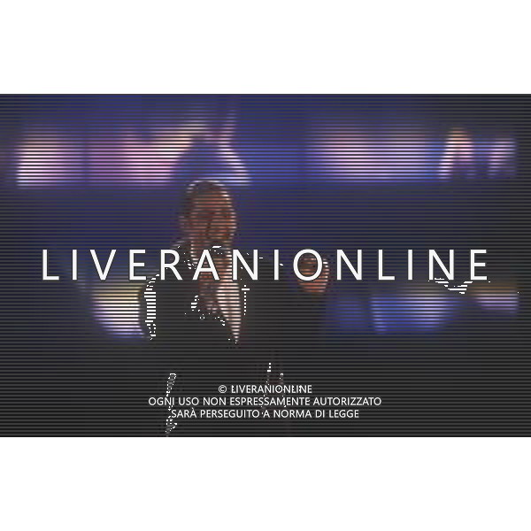 DIAP-RETROSPETTIVA ROSARIO TINDARO FIORELLO SHOWMAN-IMITATORE -COMICO E CANTANTE NELLA FOTO ROSARIO TINDARO FIORELLO AL FESTIVALBAR NELL\'ANNO 1993 AG ALDO LIVERANI SAS 