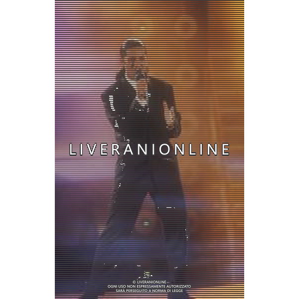 DIAP-RETROSPETTIVA ROSARIO TINDARO FIORELLO SHOWMAN-IMITATORE -COMICO E CANTANTE NELLA FOTO ROSARIO TINDARO FIORELLO AL FESTIVALBAR NELL\'ANNO 1993 AG ALDO LIVERANI SAS 