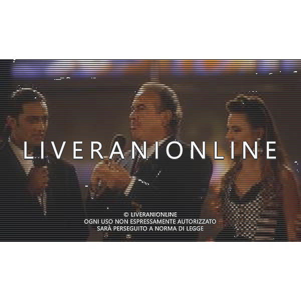 DIAP-RETROSPETTIVA ROSARIO TINDARO FIORELLO SHOWMAN-IMITATORE -COMICO E CANTANTE NELLA FOTO ROSARIO TINDARO FIORELLO CON VITTORIO SALVETTI E FEDERICA PANICUCCI AL FESTIVALBAR NELL\'ANNO 1993 AG ALDO LIVERANI SAS 