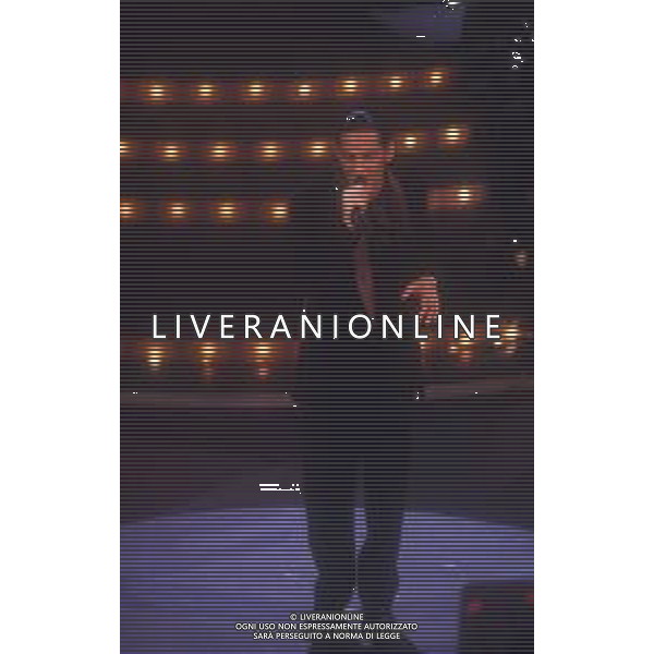 DIAP-RETROSPETTIVA ROSARIO TINDARO FIORELLO SHOWMAN-IMITATORE -COMICO E CANTANTE NELLA FOTO ROSARIO TINDARO FIORELLO NELL\'ANNO 1995 A SANREMO AG ALDO LIVERANI SAS  