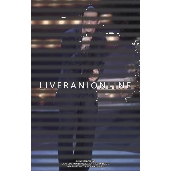 DIAP-RETROSPETTIVA ROSARIO TINDARO FIORELLO SHOWMAN-IMITATORE -COMICO E CANTANTE NELLA FOTO ROSARIO TINDARO FIORELLO NELL\'ANNO 1995 A SANREMO AG ALDO LIVERANI SAS  