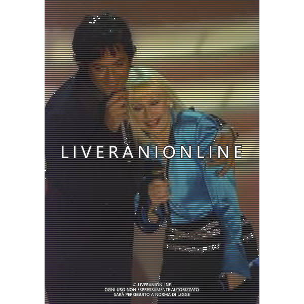 NEG COL- RETROSPETTIVA ROSARIO TINDARO FIORELLO SHOWMAN-IMITATORE -COMICO E CANTANTE NELLA FOTO ROSARIO TINDARO FIORELLO CON RAFFAELLA CARRA\'A SANREMO NELL\'ANNO 2002 AG ALDO LIVERANI SAS 