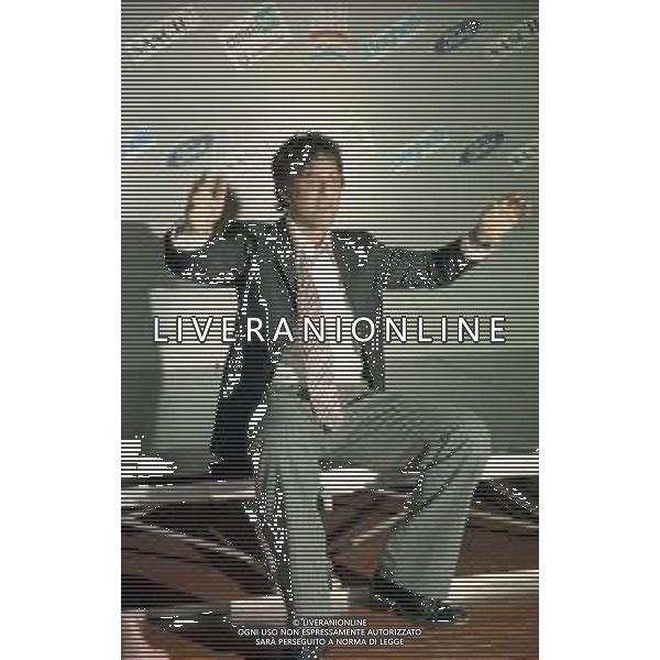 NEG COL- RETROSPETTIVA ROSARIO TINDARO FIORELLO SHOWMAN-IMITATORE -COMICO E CANTANTE NELLA FOTO ROSARIO TINDARO FIORELLO A SANREMO NELL\'ANNO 2002 AG ALDO LIVERANI SAS 