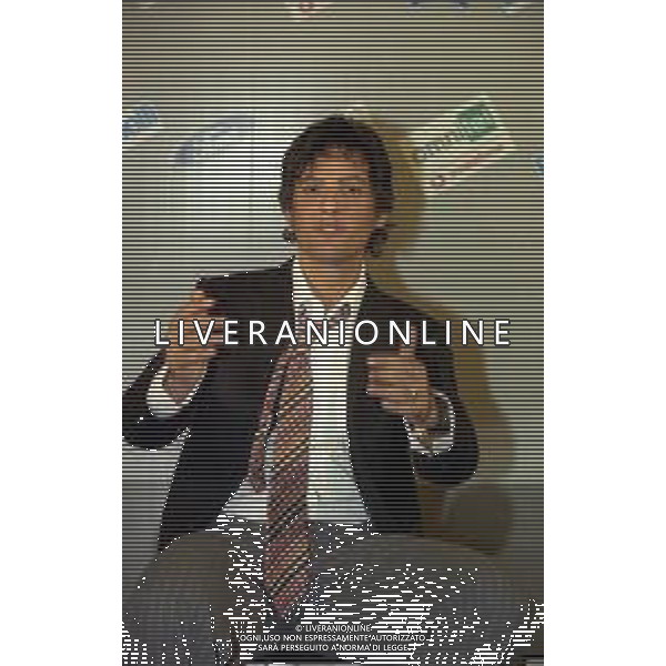 NEG COL- RETROSPETTIVA ROSARIO TINDARO FIORELLO SHOWMAN-IMITATORE -COMICO E CANTANTE NELLA FOTO ROSARIO TINDARO FIORELLO A SANREMO NELL\'ANNO 2002 AG ALDO LIVERANI SAS 