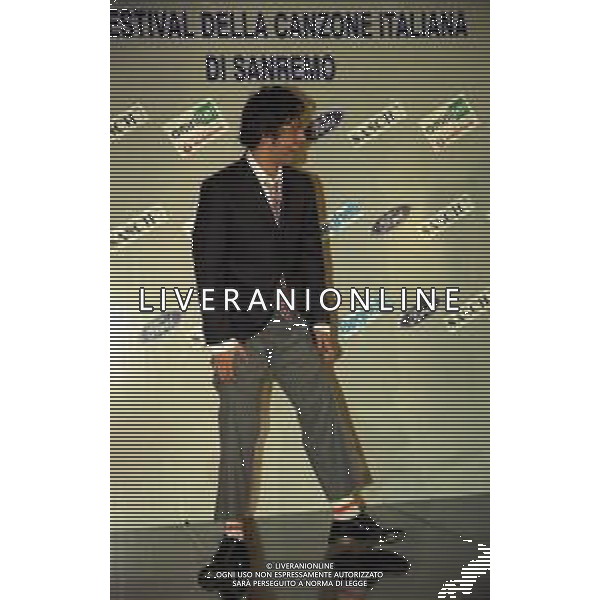 NEG COL- RETROSPETTIVA ROSARIO TINDARO FIORELLO SHOWMAN-IMITATORE -COMICO E CANTANTE NELLA FOTO ROSARIO TINDARO FIORELLO A SANREMO NELL\'ANNO 2002 AG ALDO LIVERANI SAS 