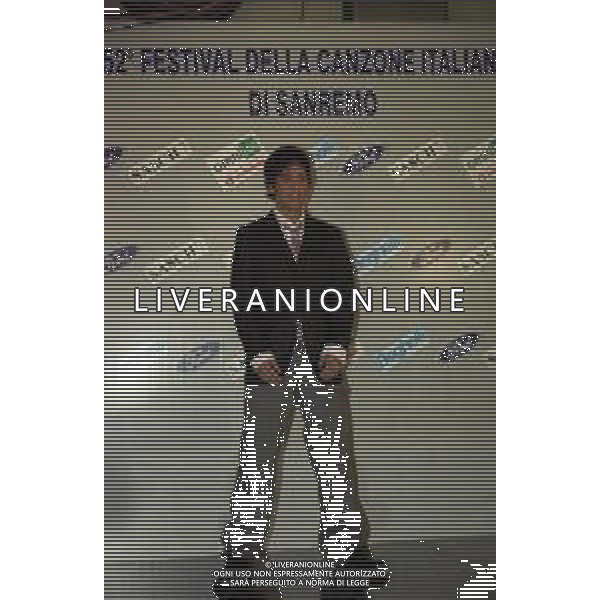 NEG COL- RETROSPETTIVA ROSARIO TINDARO FIORELLO SHOWMAN-IMITATORE -COMICO E CANTANTE NELLA FOTO ROSARIO TINDARO FIORELLO A SANREMO NELL\'ANNO 2002 AG ALDO LIVERANI SAS 