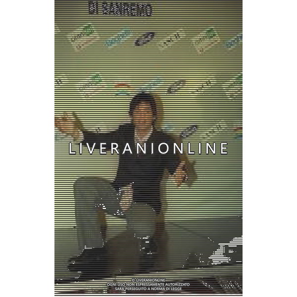 NEG COL- RETROSPETTIVA ROSARIO TINDARO FIORELLO SHOWMAN-IMITATORE -COMICO E CANTANTE NELLA FOTO ROSARIO TINDARO FIORELLO A SANREMO NELL\'ANNO 2002 AG ALDO LIVERANI SAS 