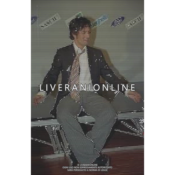 NEG COL- RETROSPETTIVA ROSARIO TINDARO FIORELLO SHOWMAN-IMITATORE -COMICO E CANTANTE NELLA FOTO ROSARIO TINDARO FIORELLO A SANREMO NELL\'ANNO 2002 AG ALDO LIVERANI SAS 