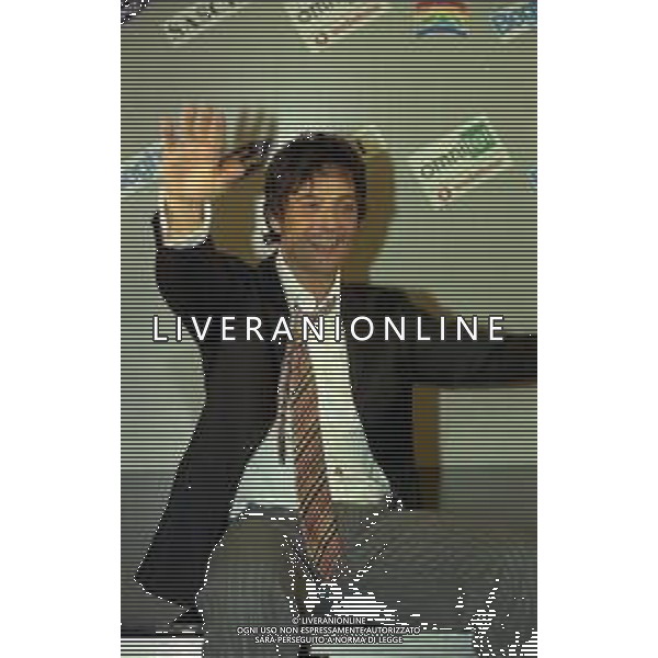 NEG COL- RETROSPETTIVA ROSARIO TINDARO FIORELLO SHOWMAN-IMITATORE -COMICO E CANTANTE NELLA FOTO ROSARIO TINDARO FIORELLO A SANREMO NELL\'ANNO 2002 AG ALDO LIVERANI SAS  