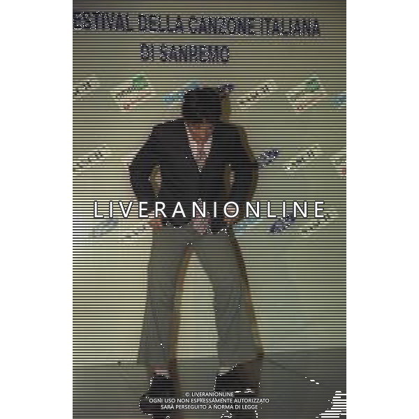 NEG COL- RETROSPETTIVA ROSARIO TINDARO FIORELLO SHOWMAN-IMITATORE -COMICO E CANTANTE NELLA FOTO ROSARIO TINDARO FIORELLO A SANREMO NELL\'ANNO 2002 AG ALDO LIVERANI SAS  