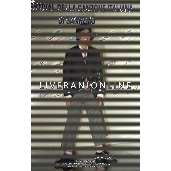 NEG COL- RETROSPETTIVA ROSARIO TINDARO FIORELLO SHOWMAN-IMITATORE -COMICO E CANTANTE NELLA FOTO ROSARIO TINDARO FIORELLO A SANREMO NELL\'ANNO 2002 AG ALDO LIVERANI SAS  