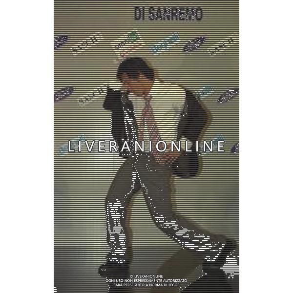 NEG COL- RETROSPETTIVA ROSARIO TINDARO FIORELLO SHOWMAN-IMITATORE -COMICO E CANTANTE NELLA FOTO ROSARIO TINDARO FIORELLO A SANREMO NELL\'ANNO 2002 AG ALDO LIVERANI SAS  