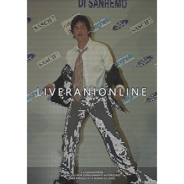 NEG COL- RETROSPETTIVA ROSARIO TINDARO FIORELLO SHOWMAN-IMITATORE -COMICO E CANTANTE NELLA FOTO ROSARIO TINDARO FIORELLO A SANREMO NELL\'ANNO 2002 AG ALDO LIVERANI SAS  