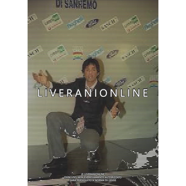 NEG COL- RETROSPETTIVA ROSARIO TINDARO FIORELLO SHOWMAN-IMITATORE -COMICO E CANTANTE NELLA FOTO ROSARIO TINDARO FIORELLO A SANREMO NELL\'ANNO 2002 AG ALDO LIVERANI SAS  