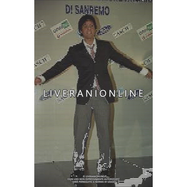 NEG COL- RETROSPETTIVA ROSARIO TINDARO FIORELLO SHOWMAN-IMITATORE -COMICO E CANTANTE NELLA FOTO ROSARIO TINDARO FIORELLO A SANREMO NELL\'ANNO 2002 AG ALDO LIVERANI SAS  