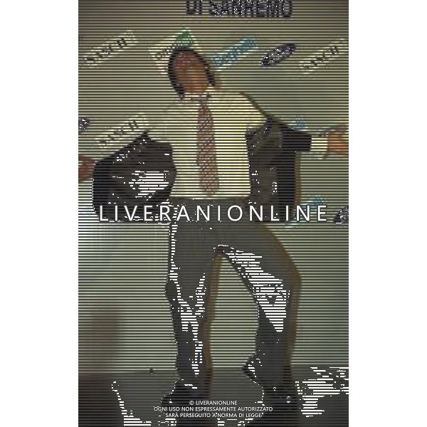 NEG COL- RETROSPETTIVA ROSARIO TINDARO FIORELLO SHOWMAN-IMITATORE -COMICO E CANTANTE NELLA FOTO ROSARIO TINDARO FIORELLO A SANREMO NELL\'ANNO 2002 AG ALDO LIVERANI SAS  