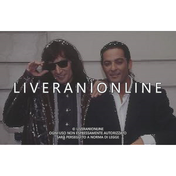DIAP- RETROSPETTIVA ROSARIO TINDARO FIORELLO SHOWMAN-IMITATORE -COMICO E CANTANTE NELLA FOTO ROSARIO TINDARO FIORELLO CON CLAUDIO CECCHETTO AG ALDO LIVERANI SAS 