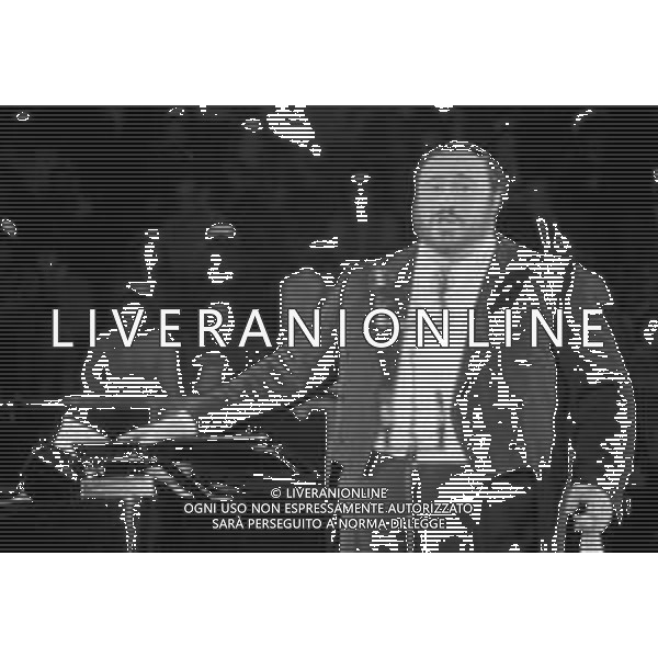 Neg- RETROSPETTIVA LUCIANO PAVAROTTI TENORE NELLA FOTO IN CONCERTO NELL\'ANNO 1986 AG ALDO LIVERANI SAS