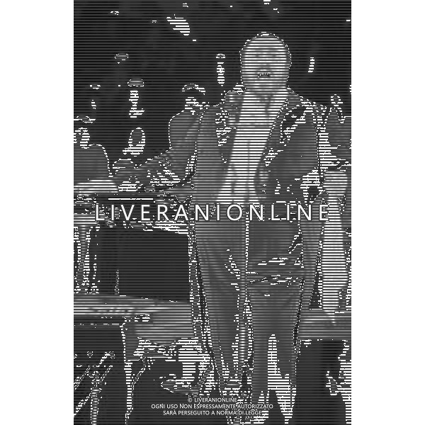 Neg- RETROSPETTIVA LUCIANO PAVAROTTI TENORE NELLA FOTO IN CONCERTO NELL\'ANNO 1986 AG ALDO LIVERANI SAS