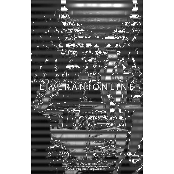 Neg- RETROSPETTIVA LUCIANO PAVAROTTI TENORE NELLA FOTO IN CONCERTO NELL\'ANNO 1986 AG ALDO LIVERANI SAS