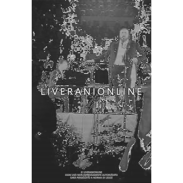 Neg- RETROSPETTIVA LUCIANO PAVAROTTI TENORE NELLA FOTO IN CONCERTO NELL\'ANNO 1986 AG ALDO LIVERANI SAS