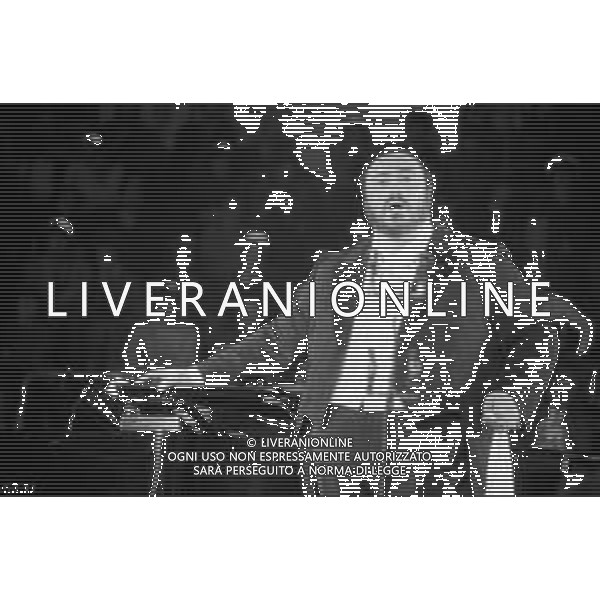 Neg- RETROSPETTIVA LUCIANO PAVAROTTI TENORE NELLA FOTO IN CONCERTO NELL\'ANNO 1986 AG ALDO LIVERANI SAS