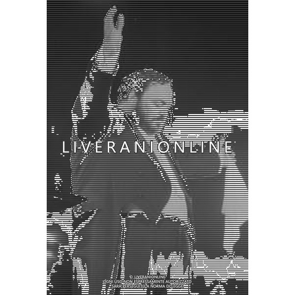 Neg- RETROSPETTIVA LUCIANO PAVAROTTI TENORE NELLA FOTO IN CONCERTO NELL\'ANNO 1986 AG ALDO LIVERANI SAS