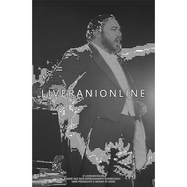 Neg- RETROSPETTIVA LUCIANO PAVAROTTI TENORE NELLA FOTO IN CONCERTO NELL\'ANNO 1986 AG ALDO LIVERANI SAS