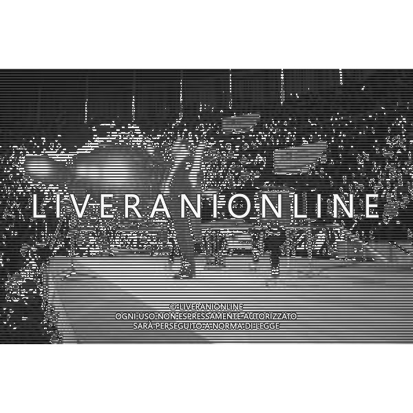 Neg- RETROSPETTIVA LUCIANO PAVAROTTI TENORE NELLA FOTO IN CONCERTO NELL\'ANNO 1986 AG ALDO LIVERANI SAS