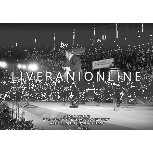 Neg- RETROSPETTIVA LUCIANO PAVAROTTI TENORE NELLA FOTO IN CONCERTO NELL\'ANNO 1986 AG ALDO LIVERANI SAS