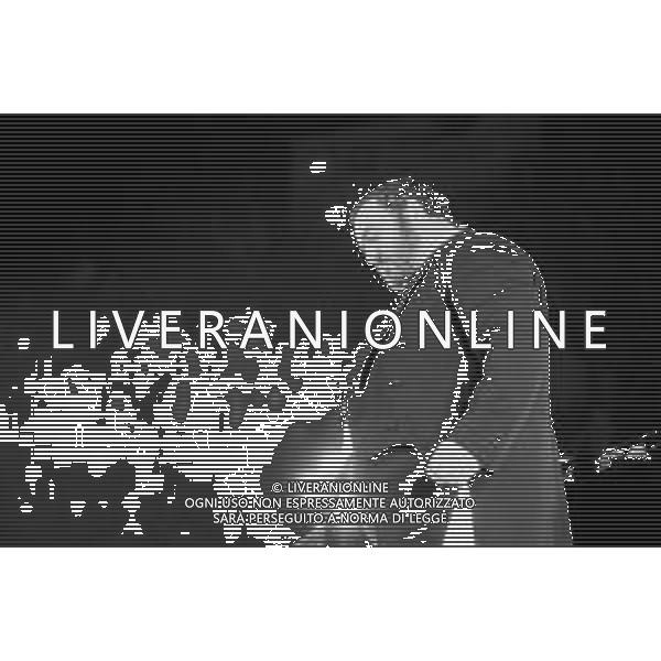 Neg- RETROSPETTIVA LUCIANO PAVAROTTI TENORE NELLA FOTO IN CONCERTO NELL\'ANNO 1986 AG ALDO LIVERANI SAS