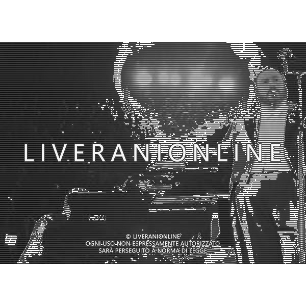 Neg- RETROSPETTIVA LUCIANO PAVAROTTI TENORE NELLA FOTO IN CONCERTO NELL\'ANNO 1986 AG ALDO LIVERANI SAS