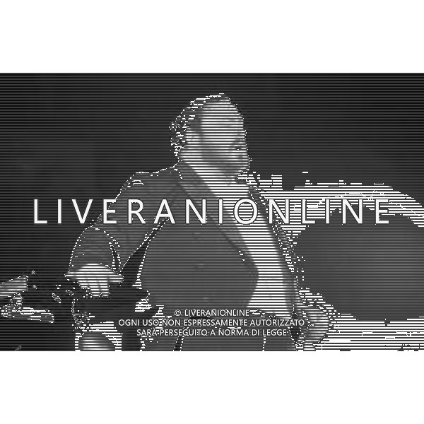 Neg- RETROSPETTIVA LUCIANO PAVAROTTI TENORE NELLA FOTO IN CONCERTO NELL\'ANNO 1986 AG ALDO LIVERANI SAS