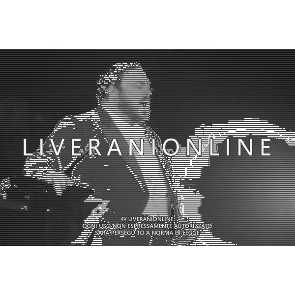 Neg- RETROSPETTIVA LUCIANO PAVAROTTI TENORE NELLA FOTO IN CONCERTO NELL\'ANNO 1986 AG ALDO LIVERANI SAS