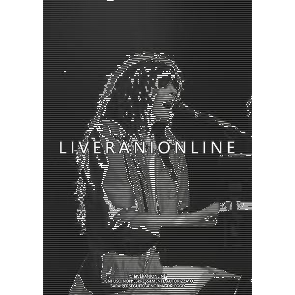NEG-RETROSPETTIVA ALICE CANTANTE NELLA FOTO ALICE IN CONCERTO NELL\'ANNO 1984 AG ALDO LIVERANI SAS