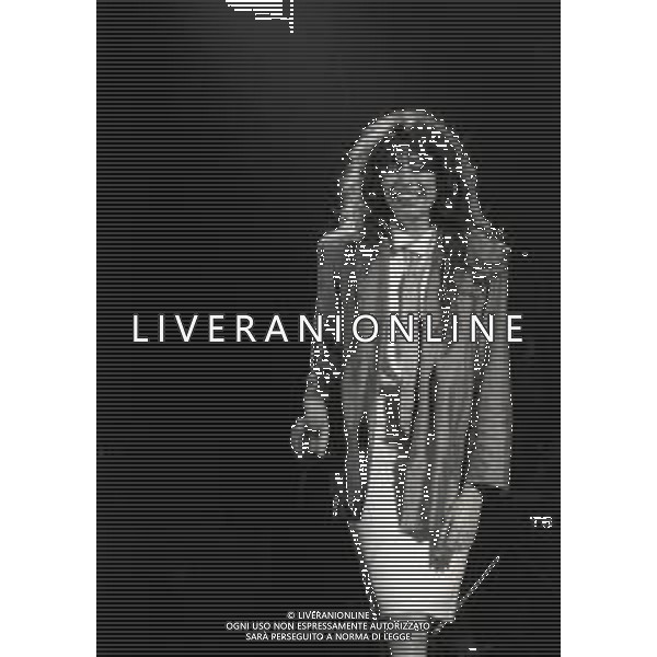 NEG-RETROSPETTIVA ALICE CANTANTE NELLA FOTO ALICE IN CONCERTO NELL\'ANNO 1984 AG ALDO LIVERANI SAS