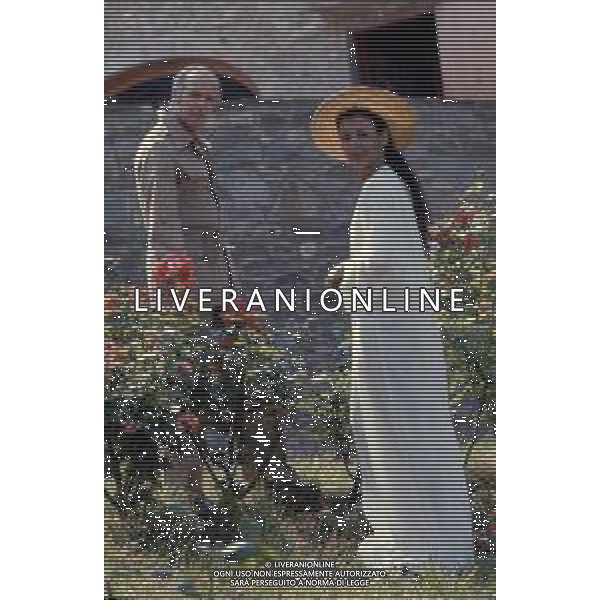 DIAP-RETROSPETTIVA CARLA FRACCI BALLERINA NELLA FOTO CARLA FRACCI CON IL MARITO BEPPE MENEGATTI E IL FIGLIO FRANCESCO NELL\'ANNO 1980 AG ALDO LIVERANI SAS