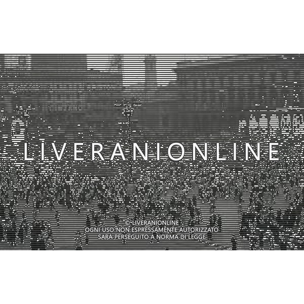 NEG- 1978 MILANO MANIFESTAZIONE PER LA LIBERAZIONE DELL\'ONOREVOLE ALDO MORO RAPITO A ROMA DELLE BRIGATE ROSSE AG ALDO LIVERANI SAS