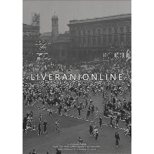 NEG- 1978 MILANO MANIFESTAZIONE PER LA LIBERAZIONE DELL\'ONOREVOLE ALDO MORO RAPITO A ROMA DELLE BRIGATE ROSSE AG ALDO LIVERANI SAS