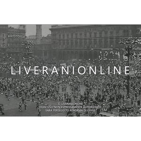 NEG- 1978 MILANO MANIFESTAZIONE PER LA LIBERAZIONE DELL\'ONOREVOLE ALDO MORO RAPITO A ROMA DELLE BRIGATE ROSSE AG ALDO LIVERANI SAS