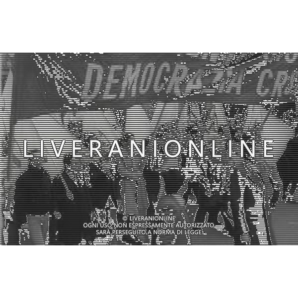 NEG- 1978 MILANO MANIFESTAZIONE PER LA LIBERAZIONE DELL\'ONOREVOLE ALDO MORO RAPITO A ROMA DELLE BRIGATE ROSSE AG ALDO LIVERANI SAS