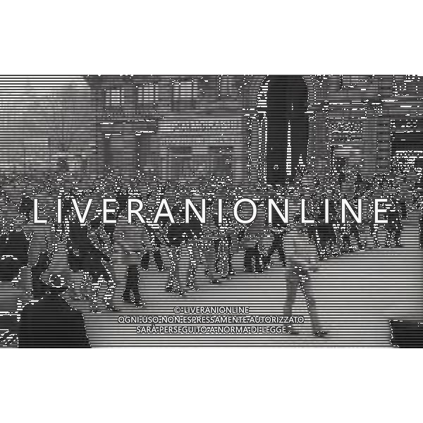 NEG- 1978 MILANO MANIFESTAZIONE PER LA LIBERAZIONE DELL\'ONOREVOLE ALDO MORO RAPITO A ROMA DELLE BRIGATE ROSSE AG ALDO LIVERANI SAS